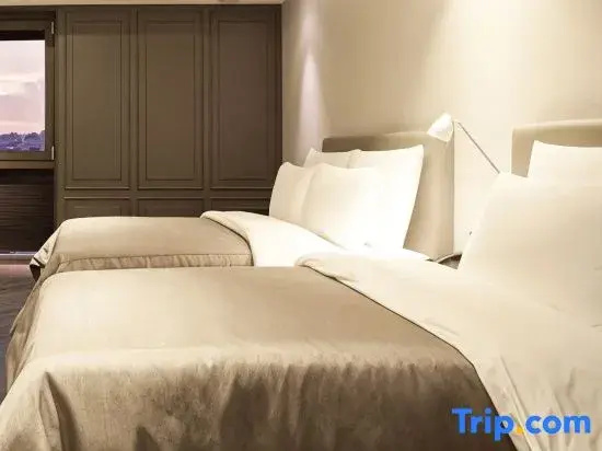Deluxe Double Family room (twin beds)