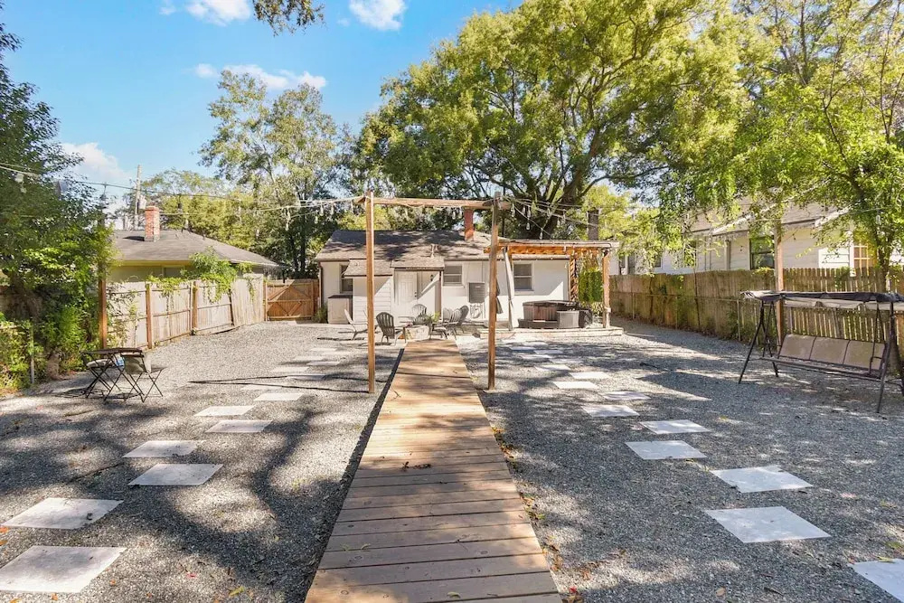 Downtown Jacksonville Retreat Pet-friendly With Hot Tub & Backyard Oasis
