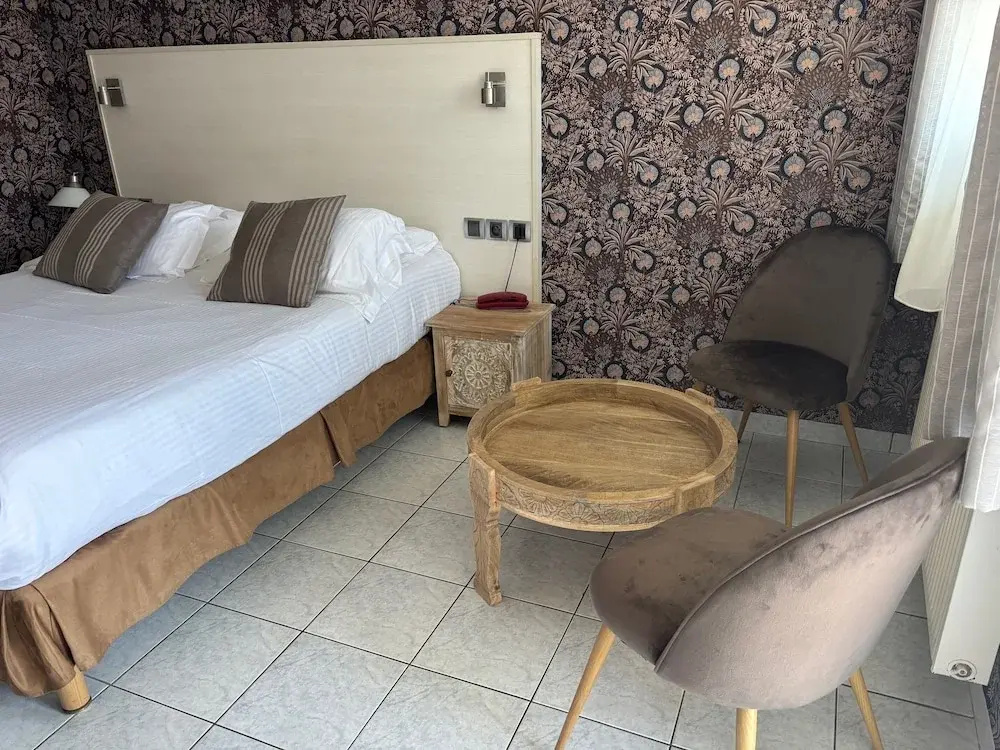 Contact Hôtel - Hôtel les Bleuets & SPA - Chambres