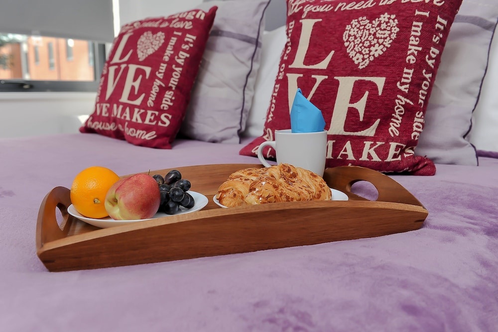 Select Serviced Accommodation - Summit House — 5