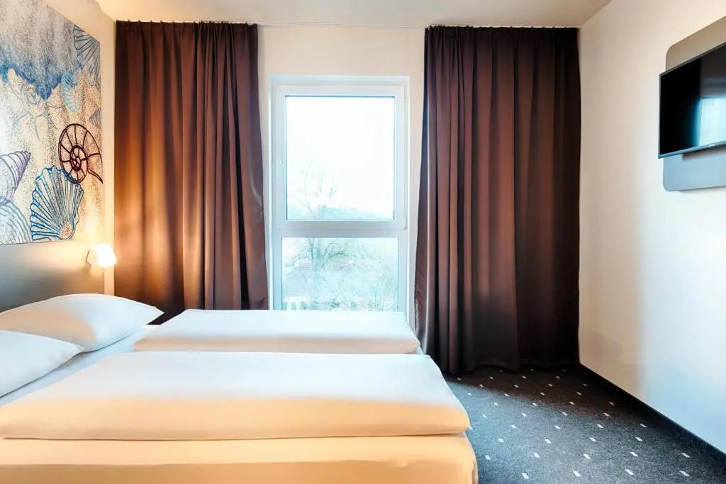 Double room (full double bed)