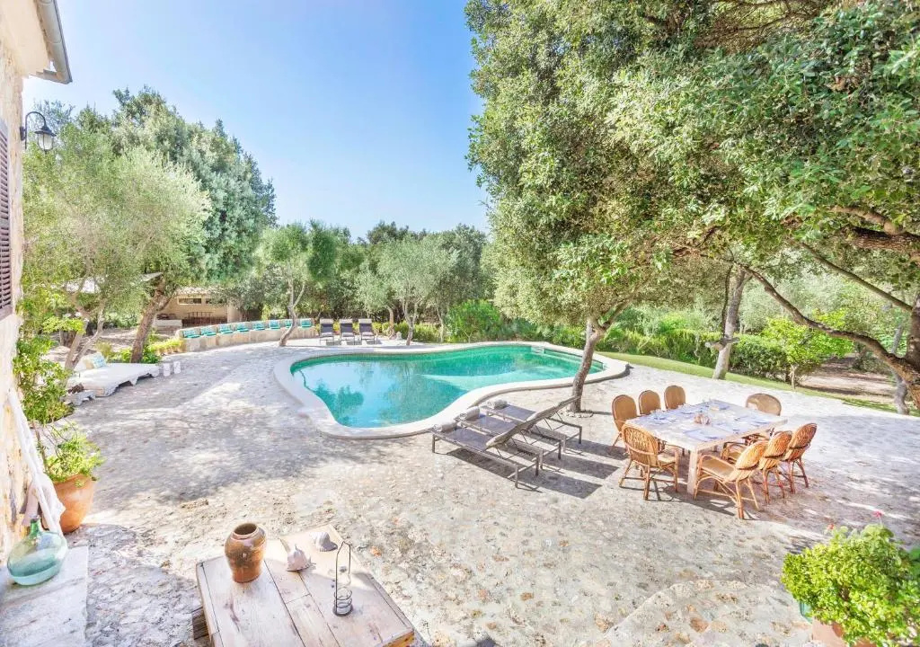 4 Bedrooms Villa