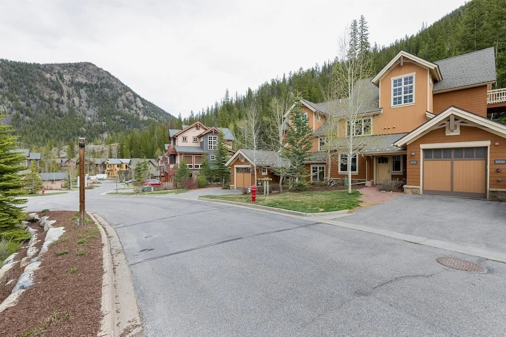 6531 Settlers Creek Townhomes 3 Bedroom Townhouse by Redawning