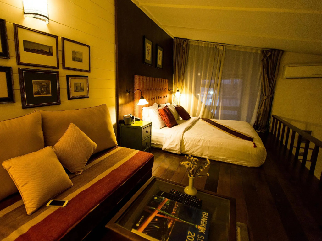 Deluxe Double room (full double bed)