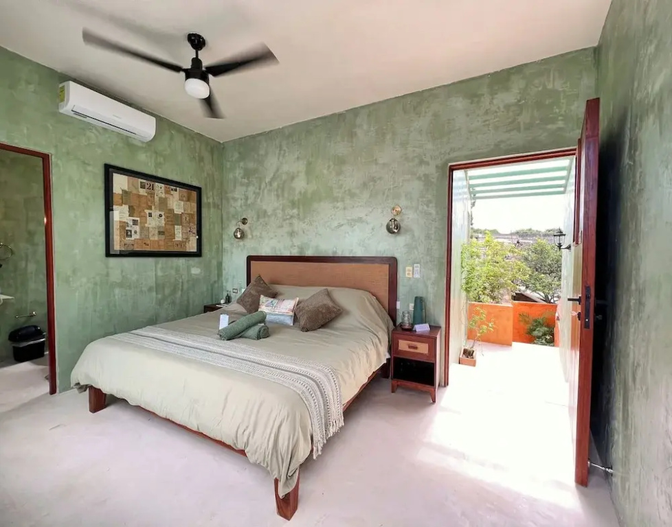 Standard Double room with city view (full double bed)