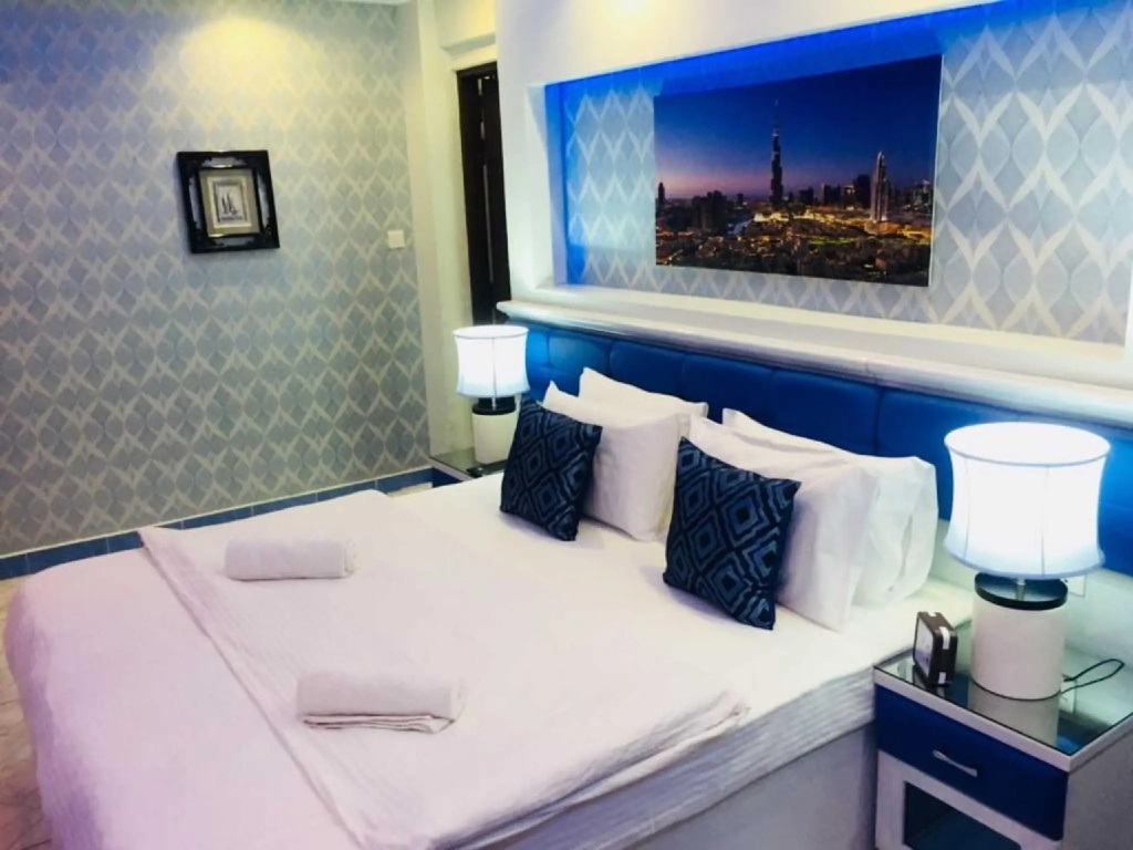 Deluxe Double room (full double bed)