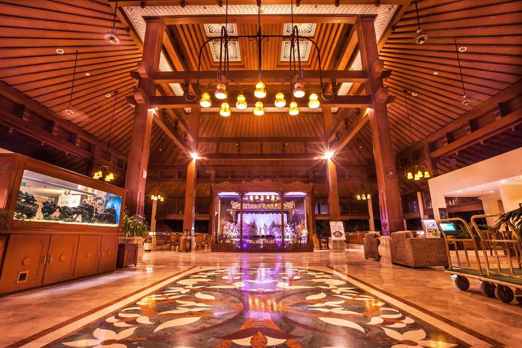 Lobby & Reception