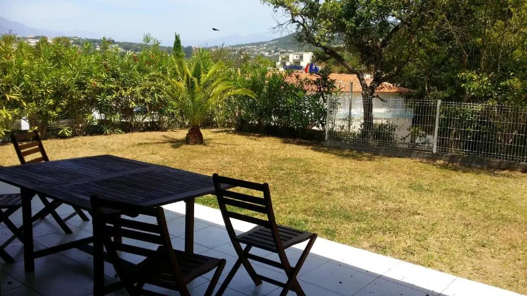 Apartment with garden view