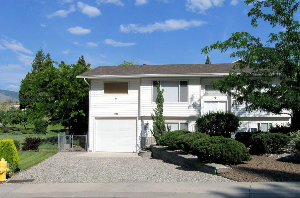 1 Of A Kind Sculpture B&B