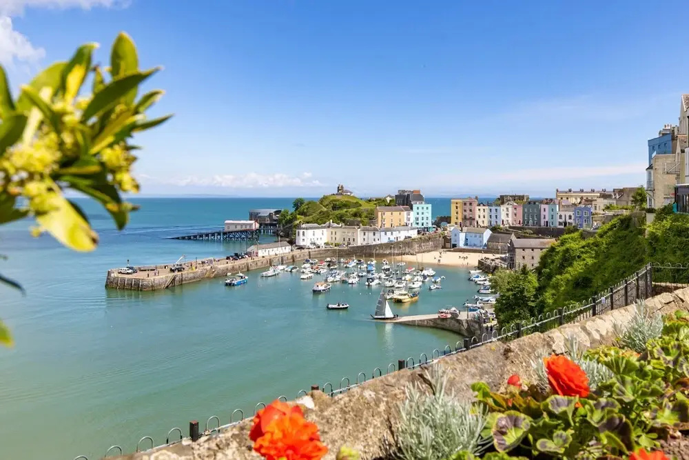Tenby Studio Apartment - Stroll to Beach and Town