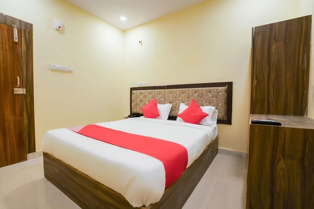 Hotel O R Square Stay Near LB Nagar Metro