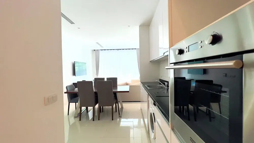 2 Bedrooms Luxury Apartment with pool view