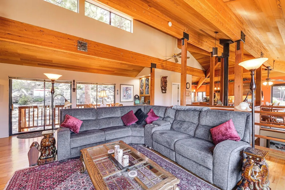 1 Mi to Lake Tahoe: Home w/ Hot Tub & Decks