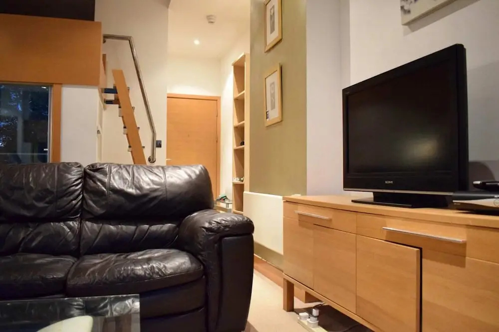 Chic Studio With Balcony Views Over Battersea Park