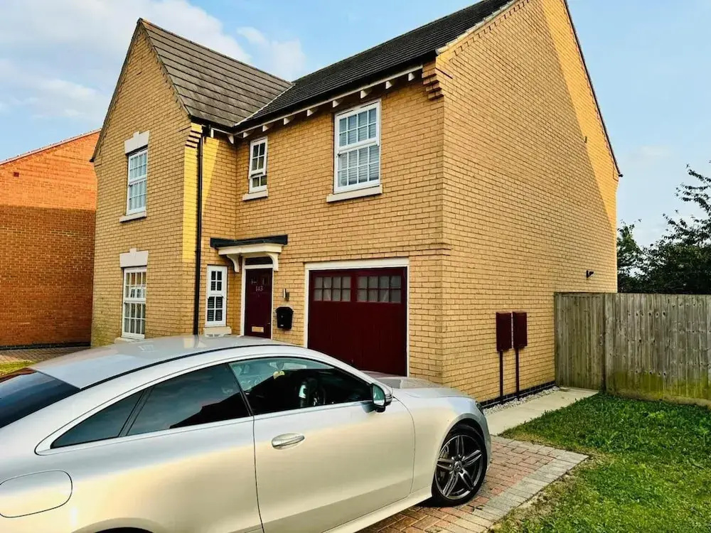 House - Sleeps 8 - Parking - Garden