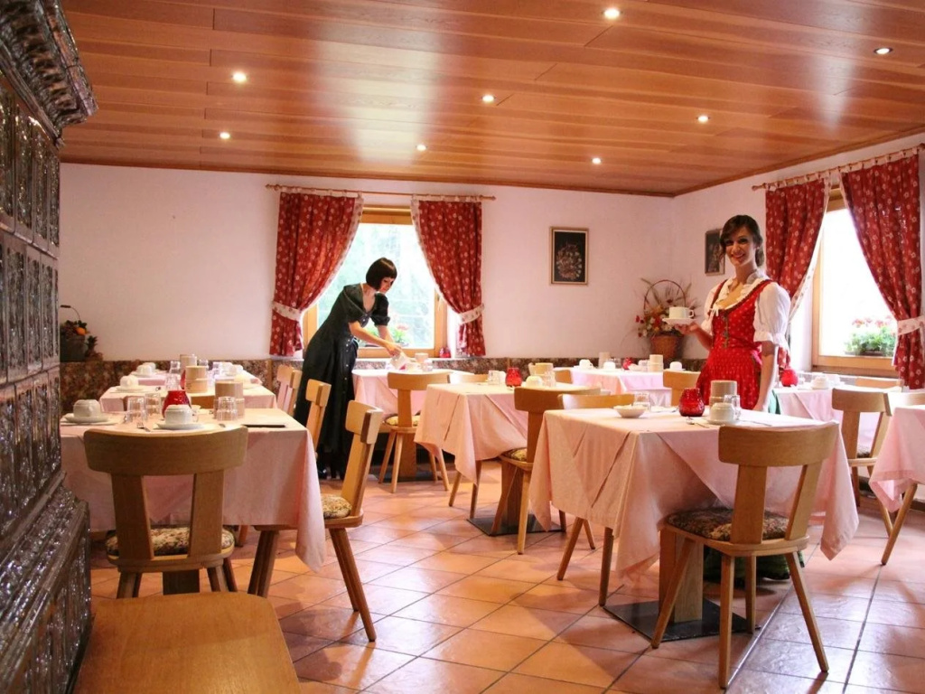 Food & Beverage