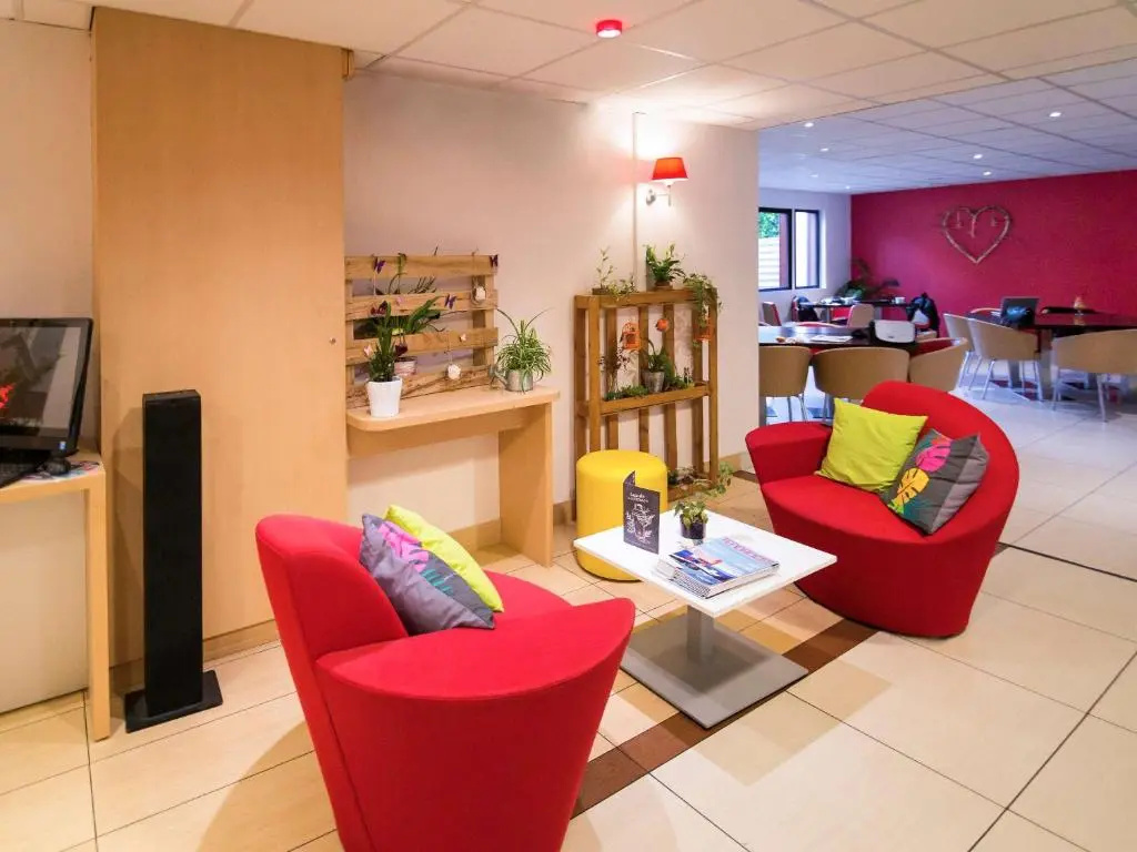 Lobby & Reception