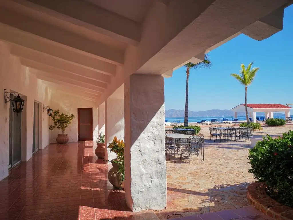 Deluxe Double room with sea view (full double bed)
