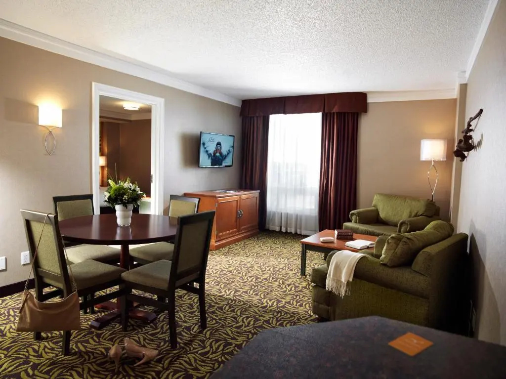 Deluxe Suite