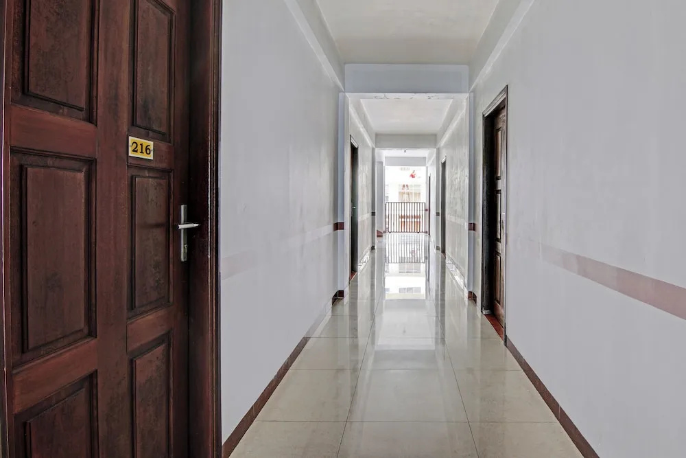 Lobby & Reception