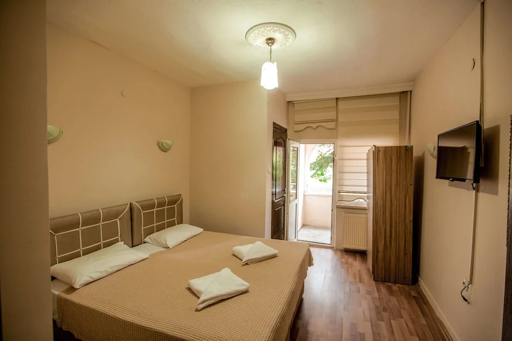 Standard Double room with balcony (full double bed)