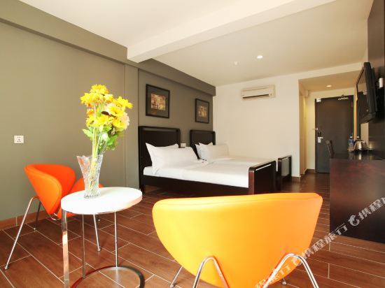 Crossroads Hotel