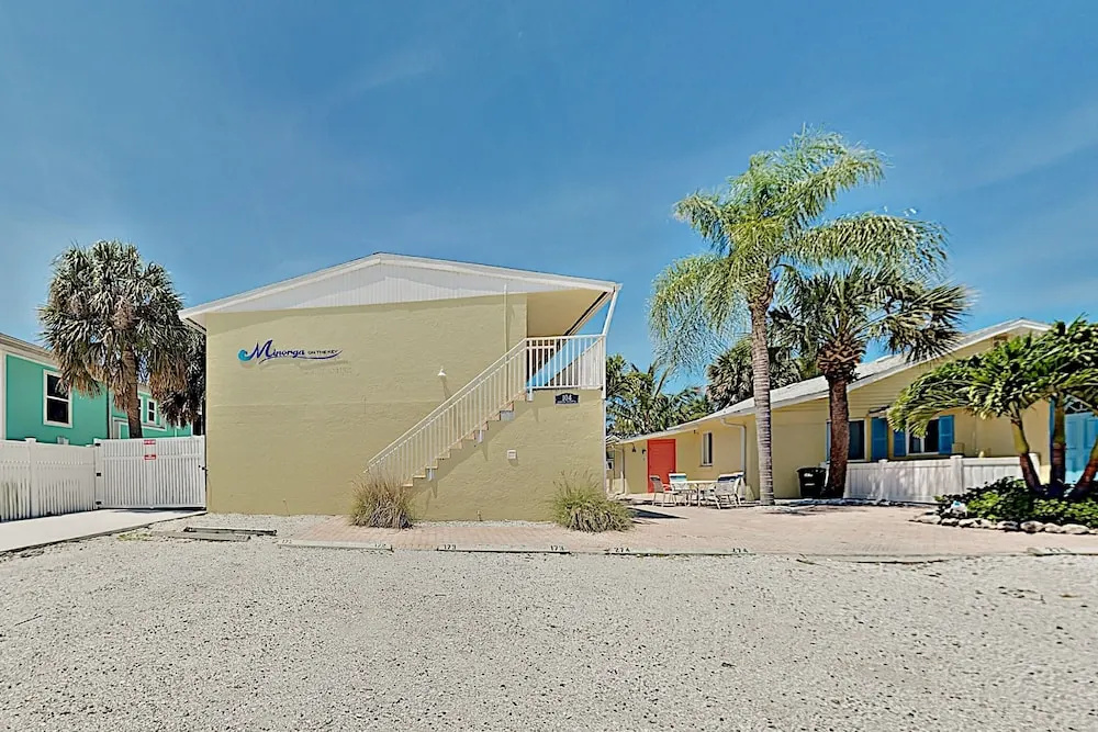 New Listing! Island - Steps To Epic Beach 1 Bedroom Apts