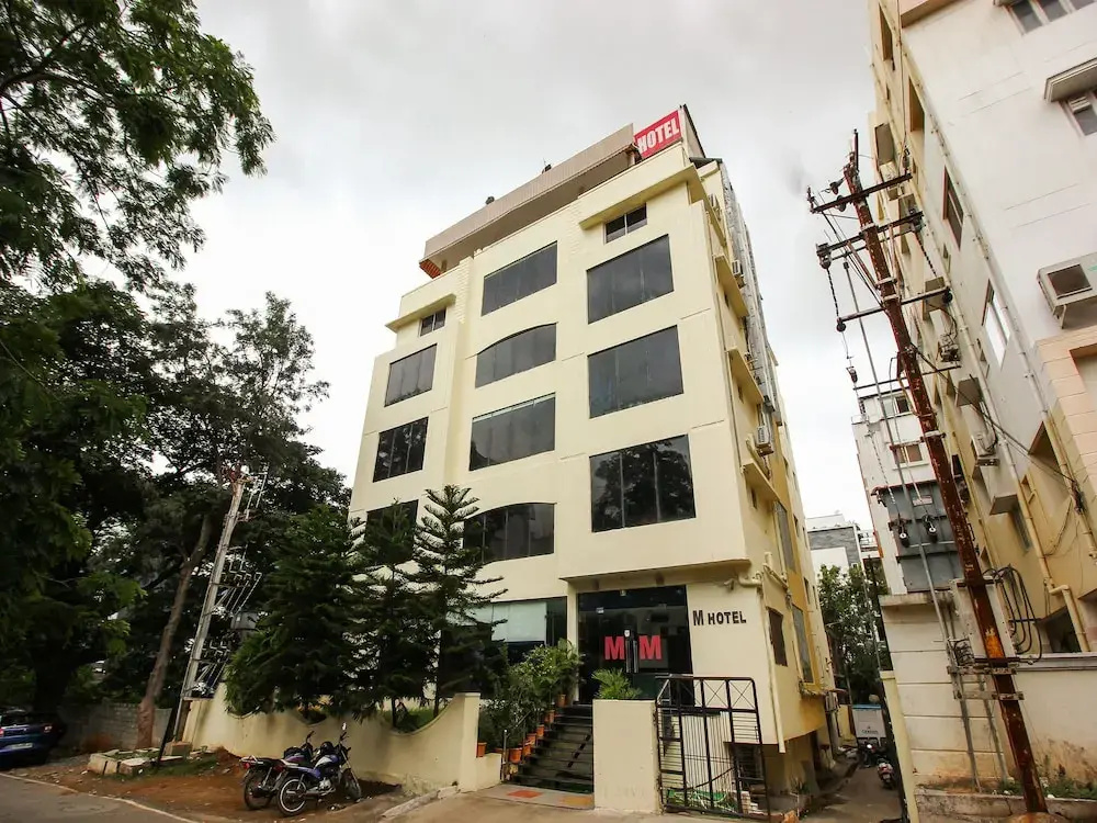 Capital O 18592 M Hotel