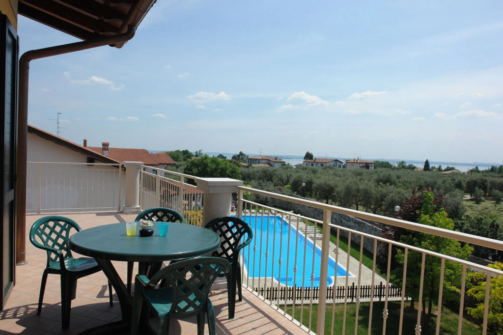 Balcony & Terrace