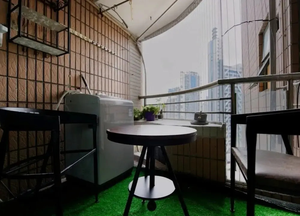 Four Seasons Window View Apartment