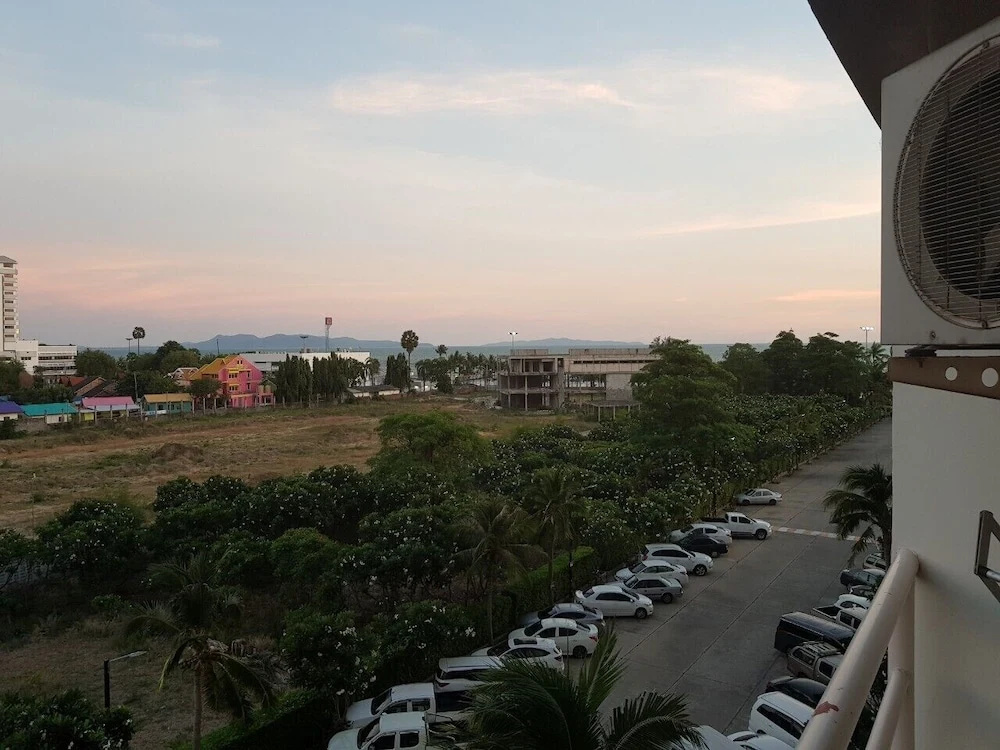 Jomtien Beach Condominium A2 F12 R13