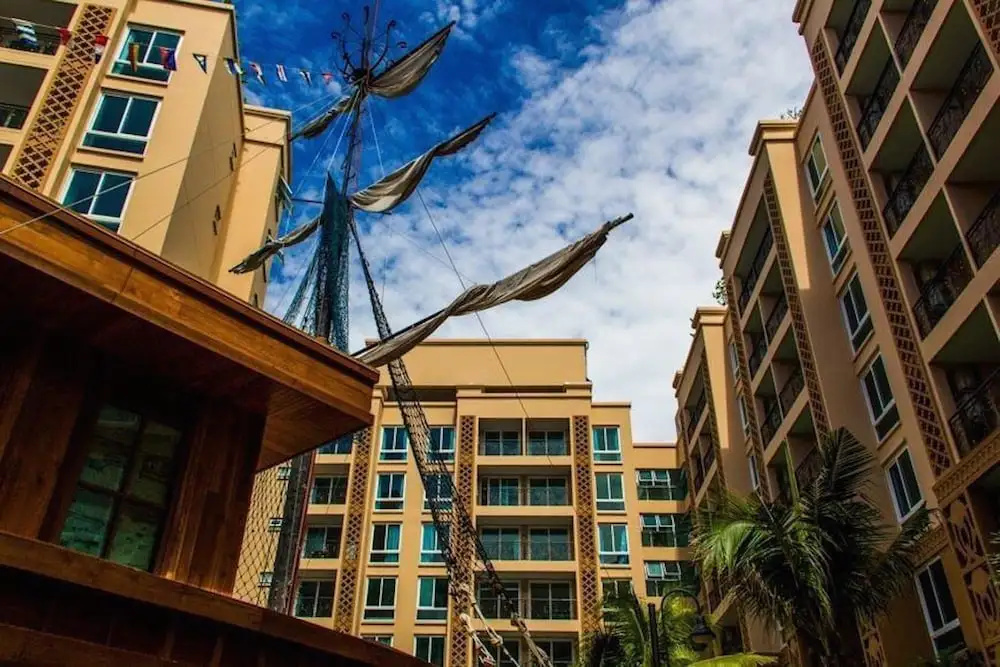 Atlantis condo resort pattaya by Jing