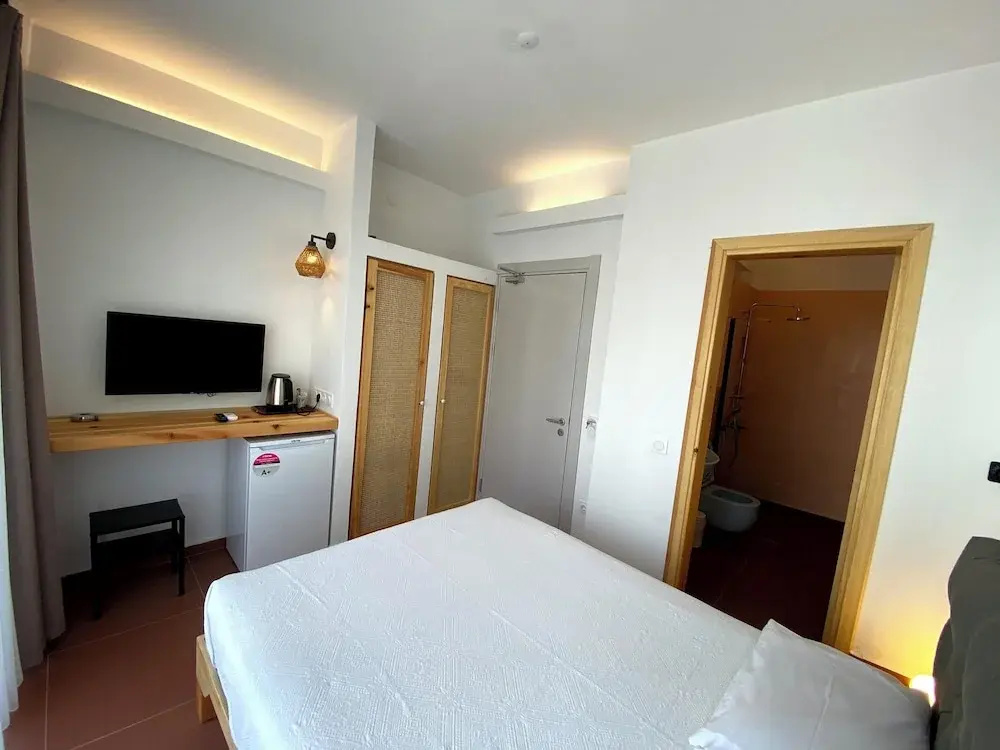 Standard Double room with balcony and with city view (full double bed)