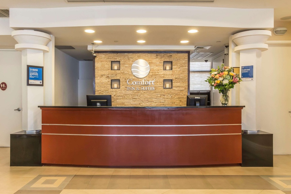 Отель Comfort Inn & Suites LaGuardia Airport в Нью-Йорке