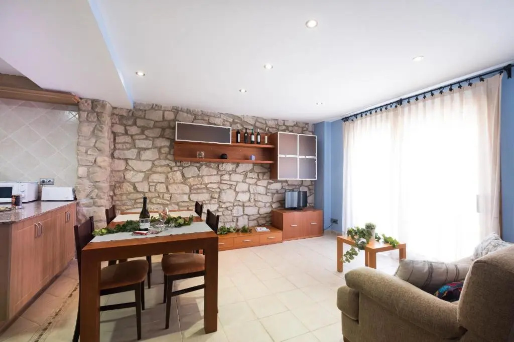 2 Bedrooms Apartment