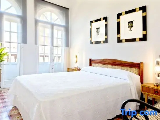 Genteel Home Romanilla