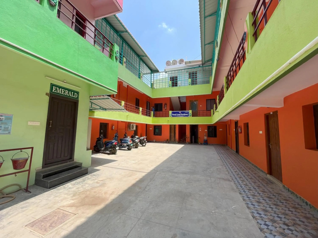 Royal Grandee Hotel
