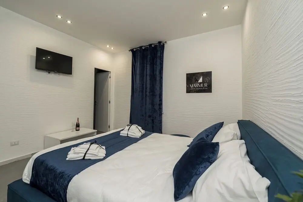 Standard Double room with courtyard view (full double bed)