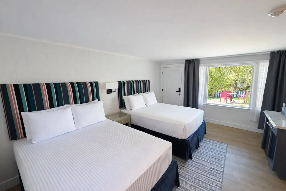 Standard Quadruple room with courtyard view