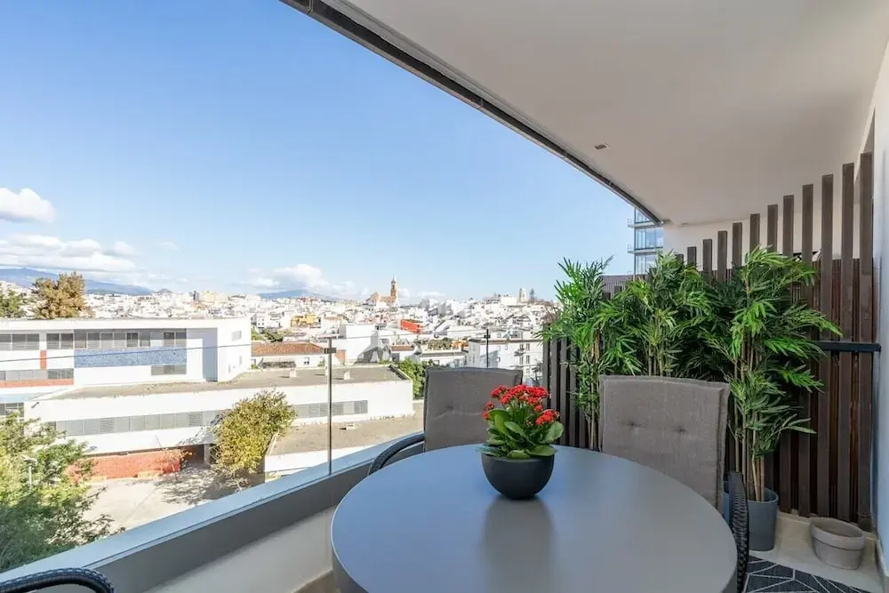 Inf3.4i - Modern & Bright City Apartment