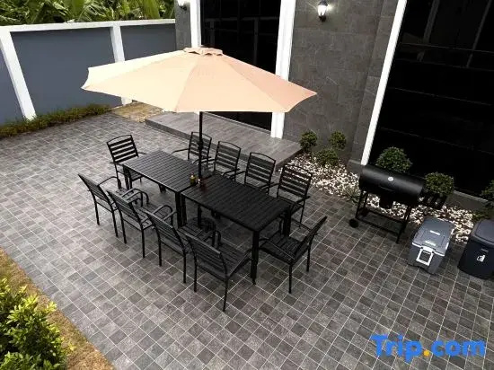 Modern 3BR British Pool Villa + 5KM Jomtien Beach