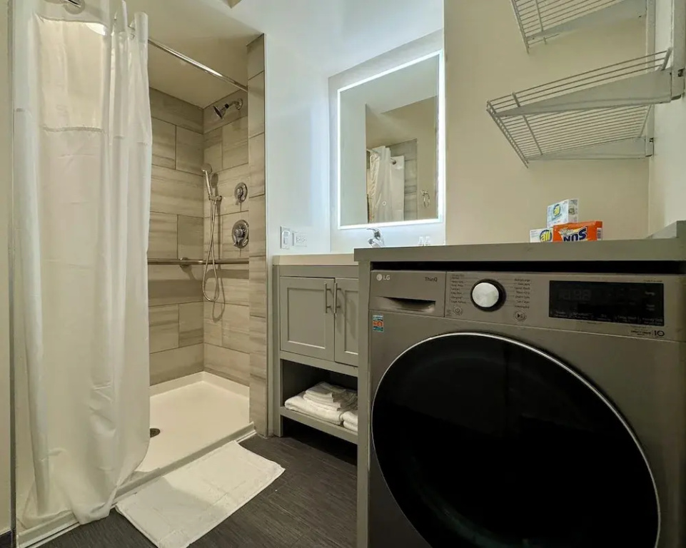 1 Bedroom Deluxe Double Suite (twin beds)