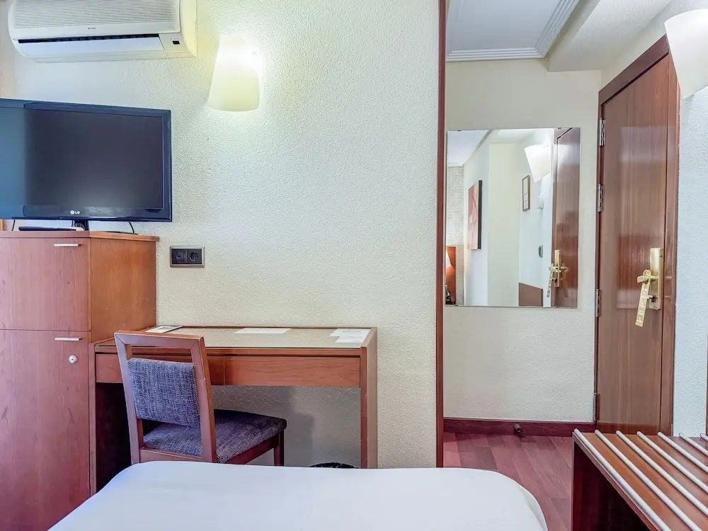 Torreluz Centro Hotel - Chambres