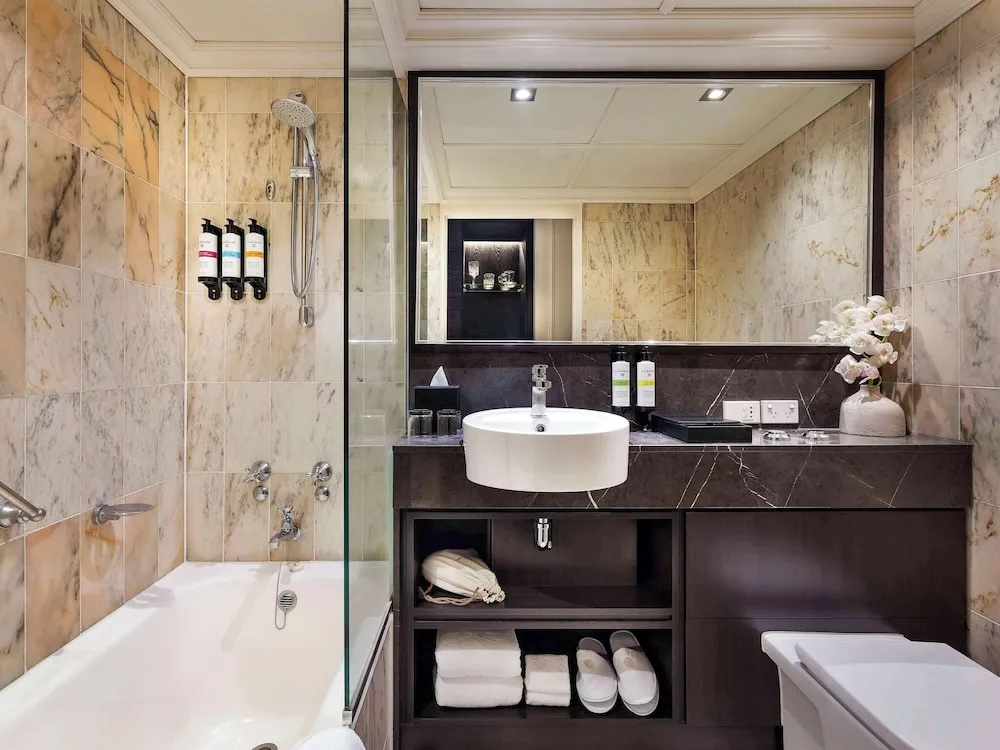 Deluxe Double Suite (full double bed)