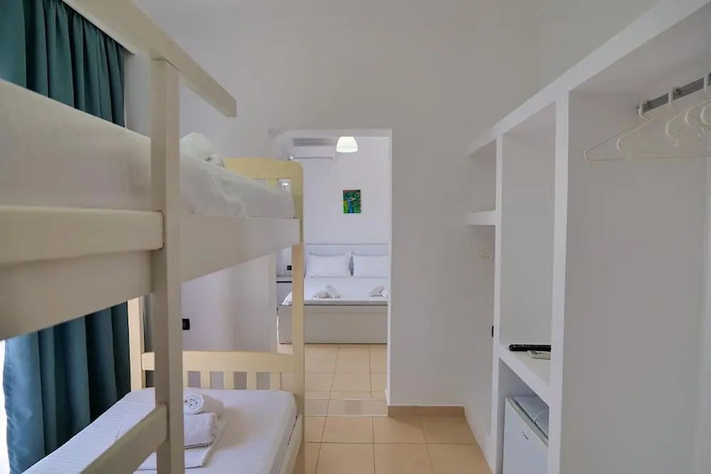 Standard Quadruple room with water view