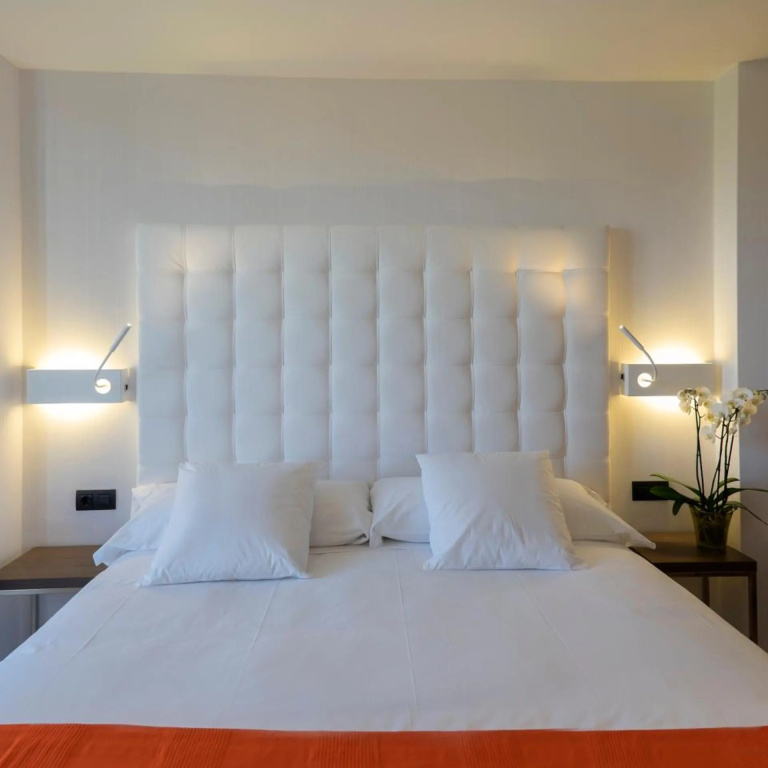 Отель Hotel Chi в Барселоне