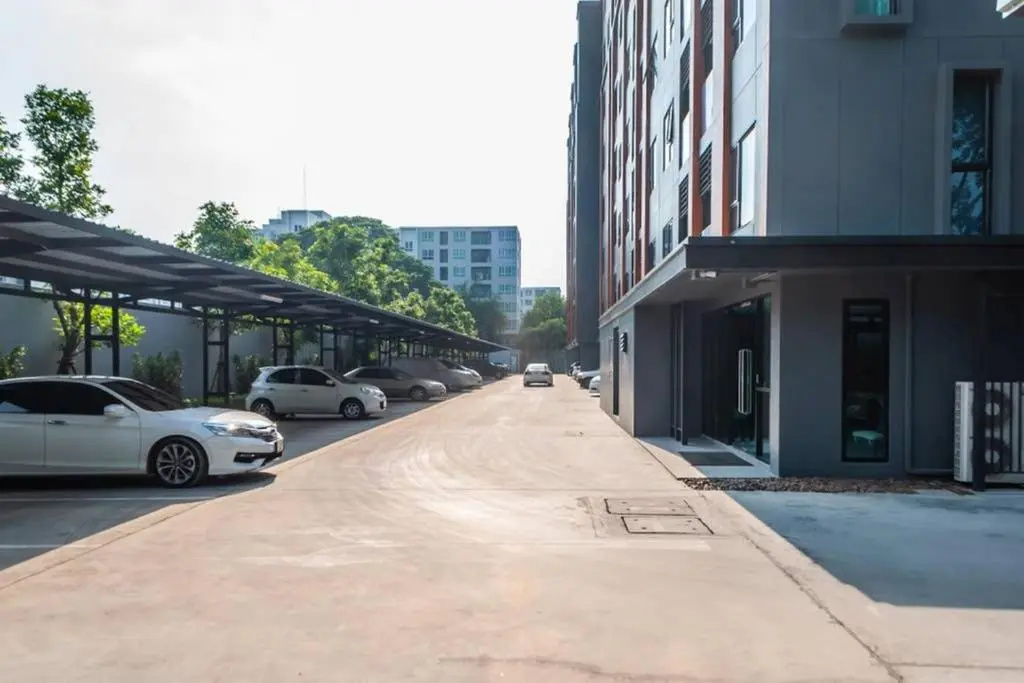 1BR Mountain/Pool View at Central festival mall.