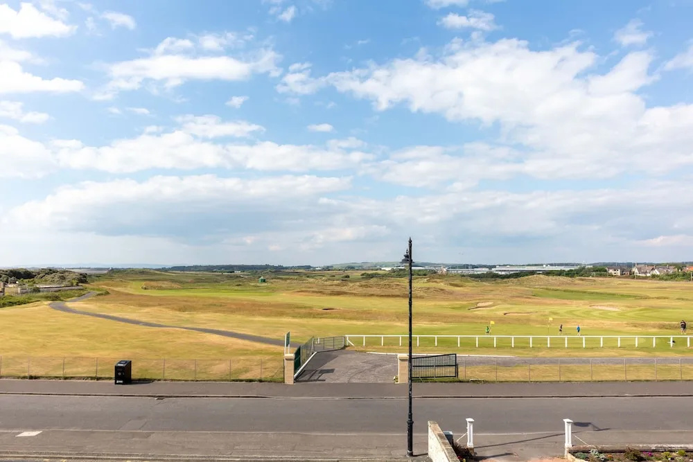 Old Prestwick View - Donnini Apartments