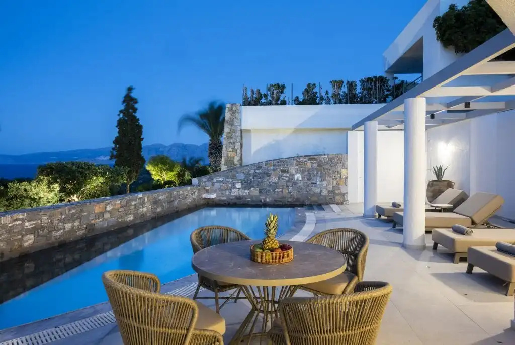 3 Bedrooms Quadruple Villa