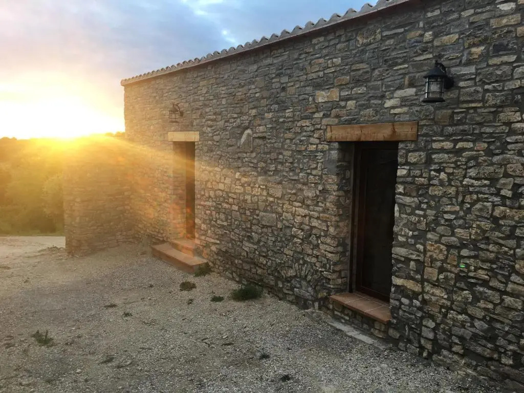 4 Bedrooms Cottage
